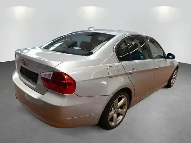 Gebraucht BMW 330 Sport Line 231 PS (169 kW) 2006 Silber Limousine