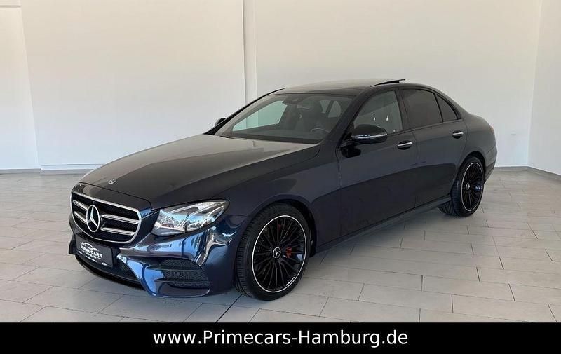 Blau Gebraucht 2019 Mercedes E220 AMG line Limousine | 32.990 € (Teuer) - Bild 1/4