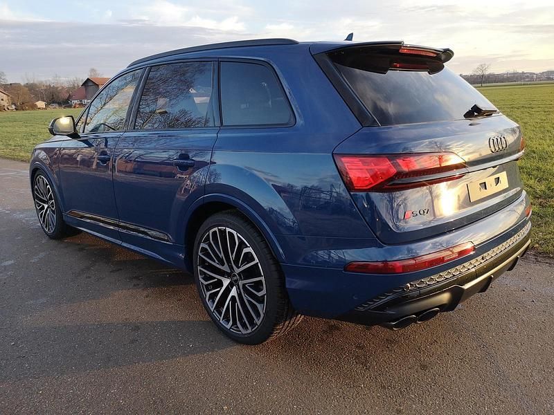 Ascariblau metallic Neu 2025 Audi SQ7 Ambiente SUV | 106.490 € (Superpreis) - Bild 1/2