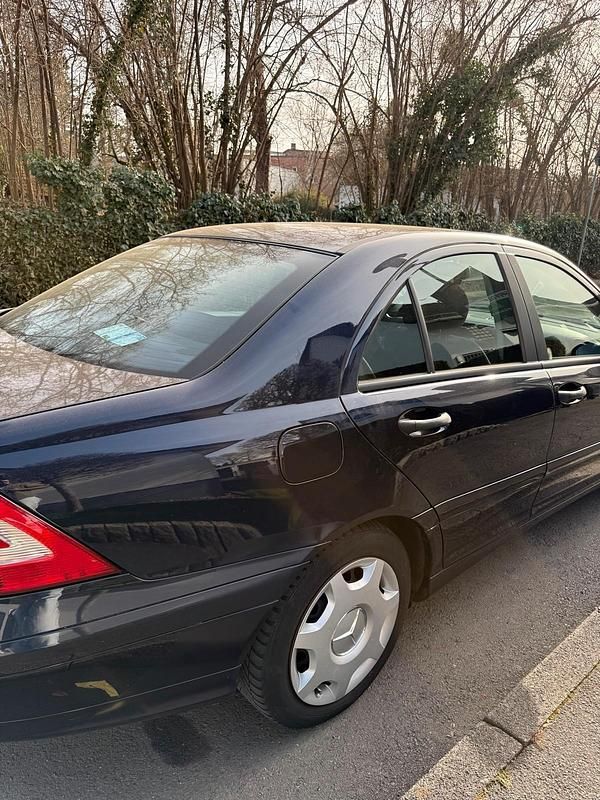 Gebraucht Mercedes C180 143 PS (105 kW) 2005 Blau Limousine