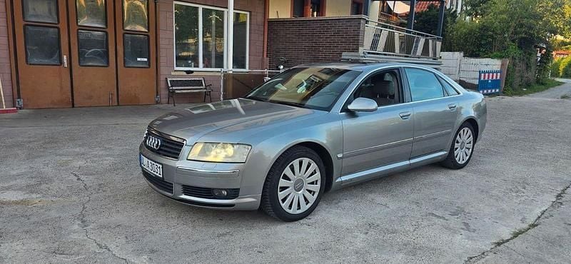 Grau Gebraucht 2003 Audi A8 Limousine | 4.449 € (Superpreis) - Bild 1/4