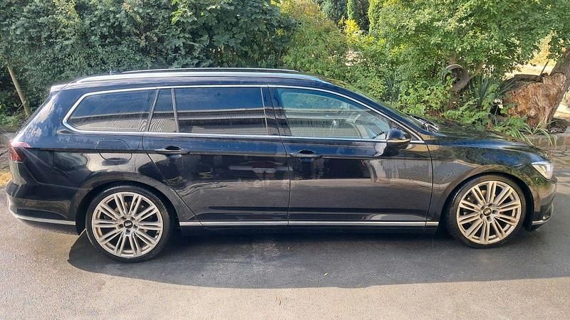 Schwarz Gebraucht 2015 VW Passat Kombi | 12.500 € (Fairer Preis) - Bild 1/4
