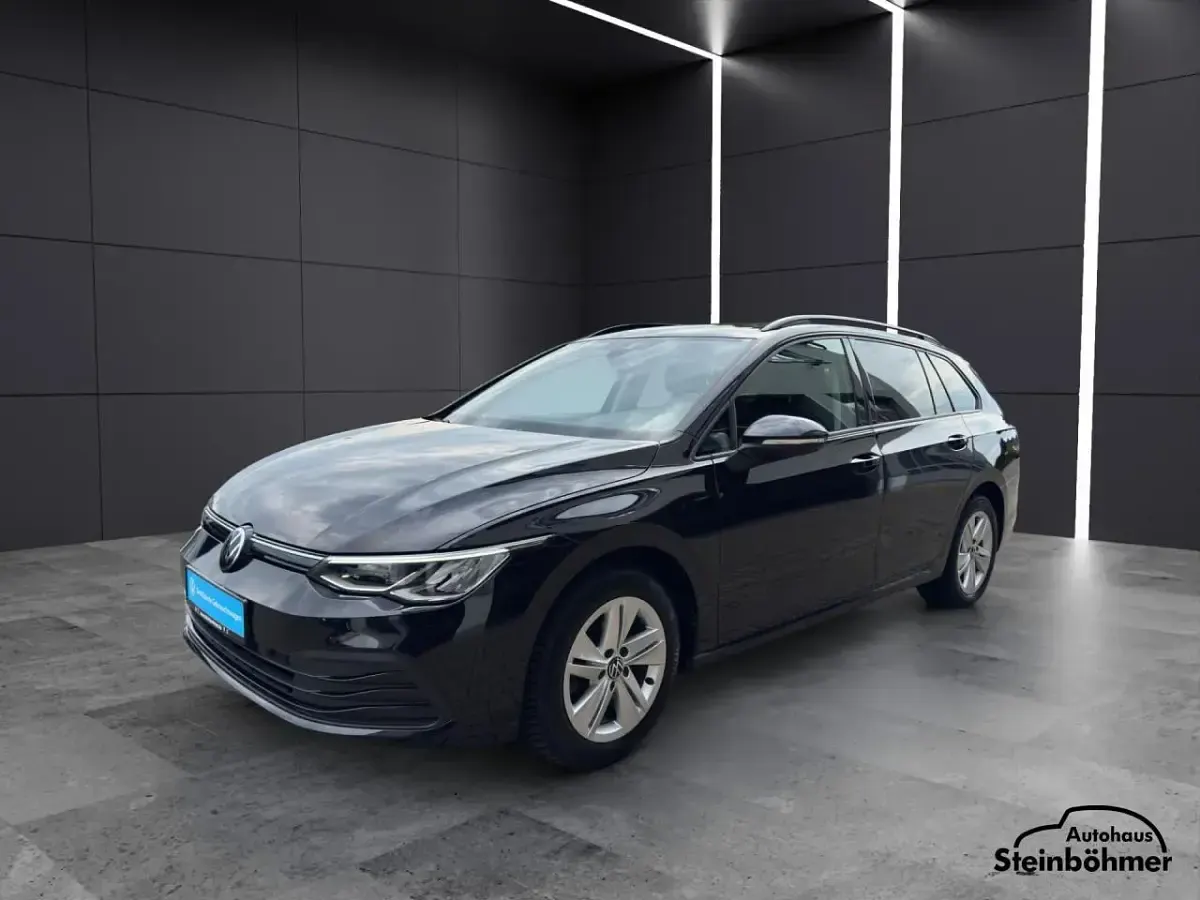 Gebraucht VW Golf VII Life 2021 Deep black perleffekt (schwarz) Kleinwagen