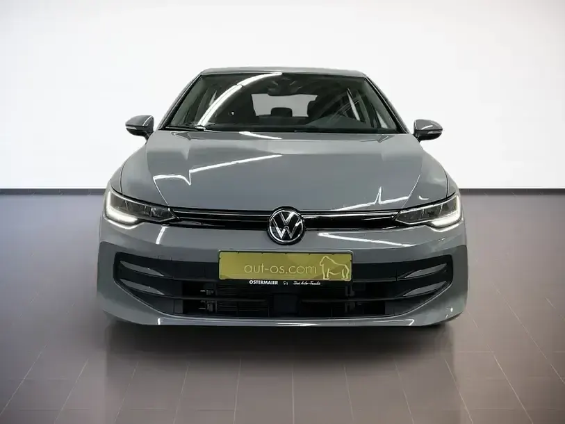 Gebraucht VW Golf VIII Life 150 PS (110 kW) 2025 Mondsteingrau Limousine