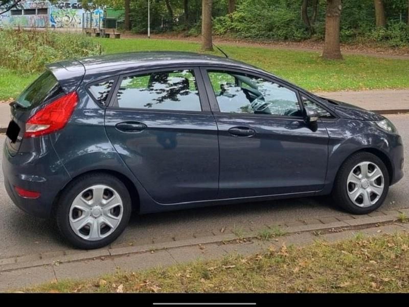 Grau Gebraucht 2012 Ford Fiesta Kleinwagen | 3.000 € (Guter Preis) - Bild 1/4