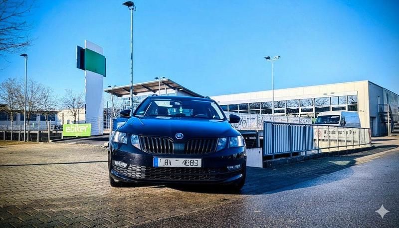 Schwarz Gebraucht 2019 Skoda Octavia Kombi | 13.799 € (Fairer Preis) - Bild 1/4