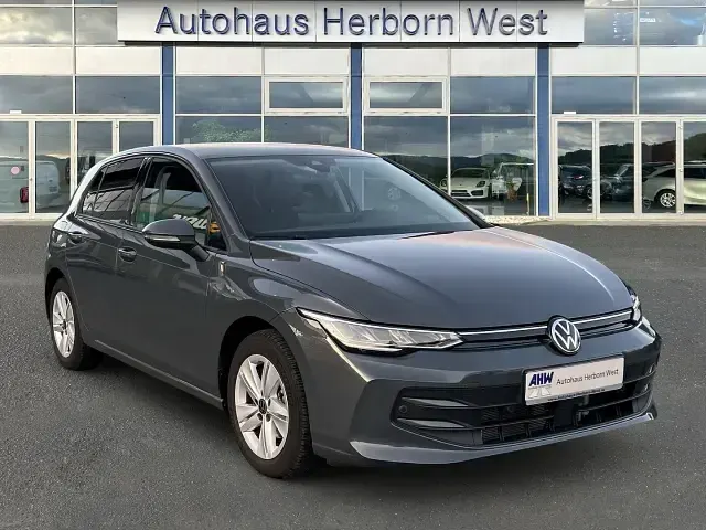 Gebraucht VW Golf VIII Life 150 PS (110 kW) 2025 Grau Limousine