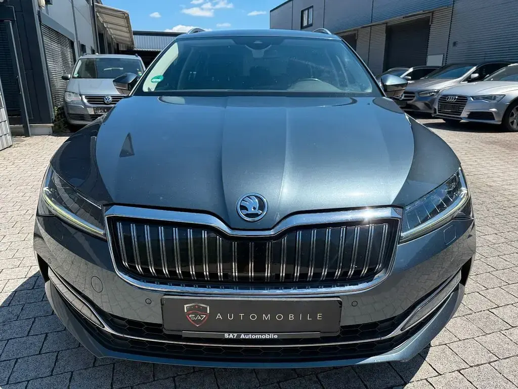 Gebraucht Skoda Superb SportLine 156 PS (114 kW) 2020 Grau Kombi