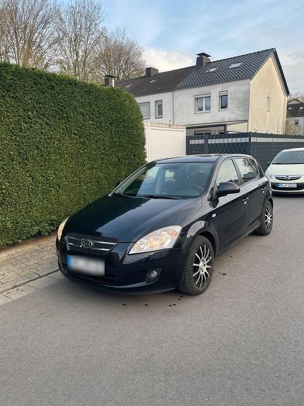 Usata Kia Ceed 122 CV (89 kW) 2007 Nero Utilitaria