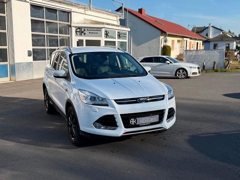 Gebraucht Ford Kuga Titanium 163 PS (119 kW) 2013 Weiß SUV