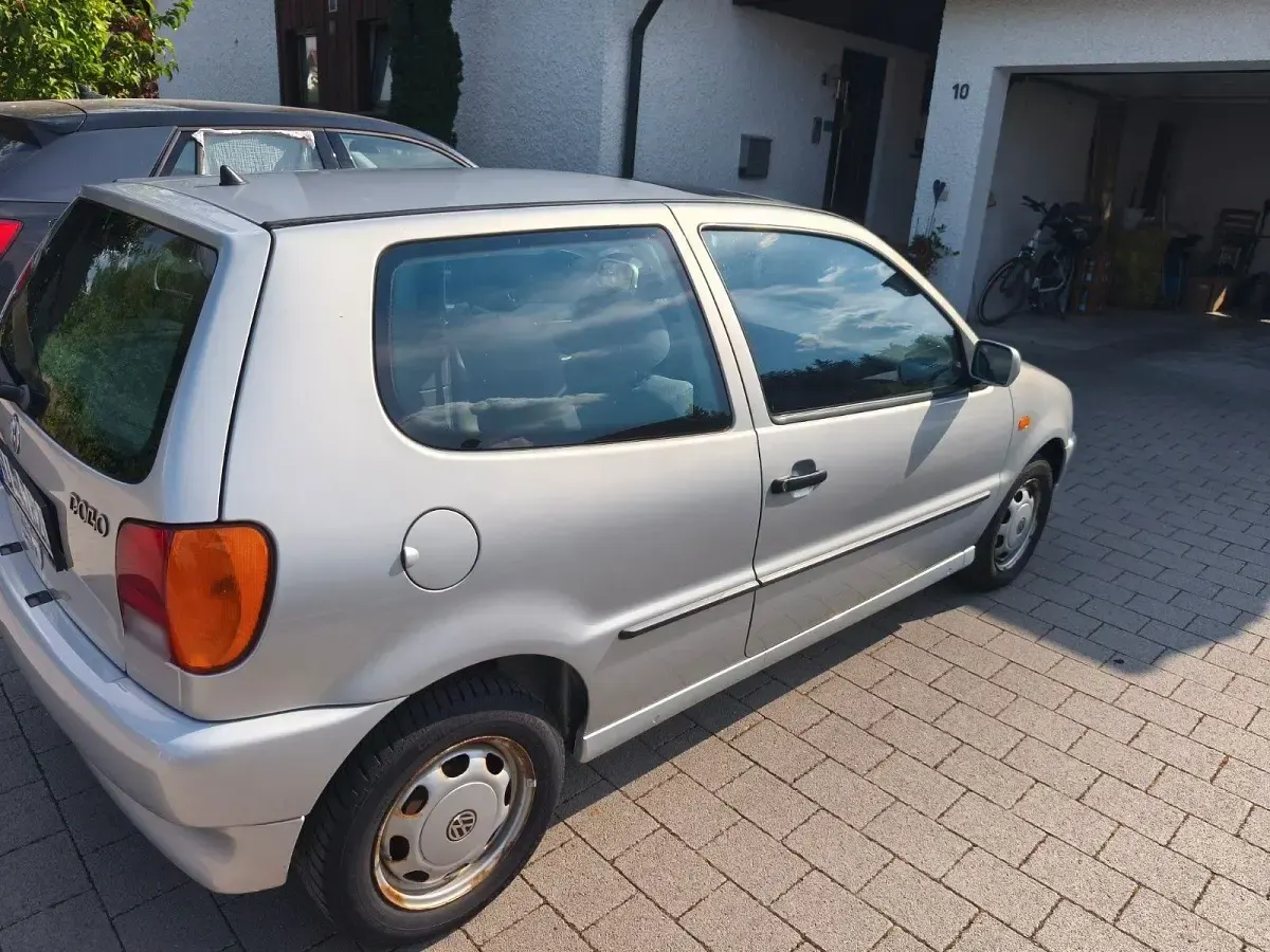 Gebraucht VW Polo Basis 75 PS (55 kW) 1999 Silber Limousine