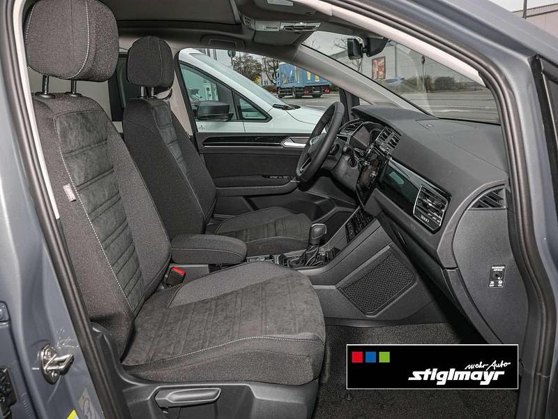 Gebraucht VW Touran Highline 150 PS (110 kW) 2025 Delfingrau metallic Van / Kleinbus
