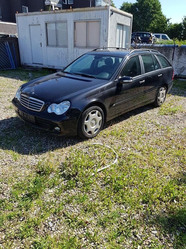Schwarz Gebraucht 2004 Mercedes C220 Kombi | 1.399 € (Guter Preis) - Bild 1/4