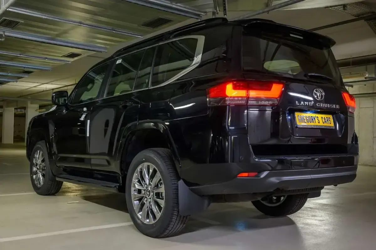 Neu Toyota Land Cruiser Premium 415 PS (305 kW) 2026 Raven black metallic SUV