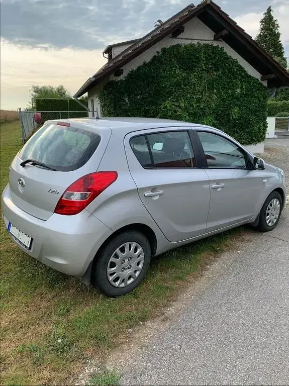 Gebraucht Hyundai i20 101 PS (74 kW) 2009 Silber Kleinwagen