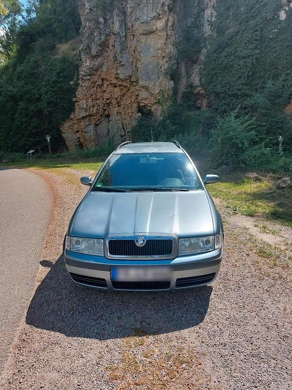 Silber Gebraucht 2002 Skoda Octavia Kombi | 780 € (Superpreis) - Bild 1/4