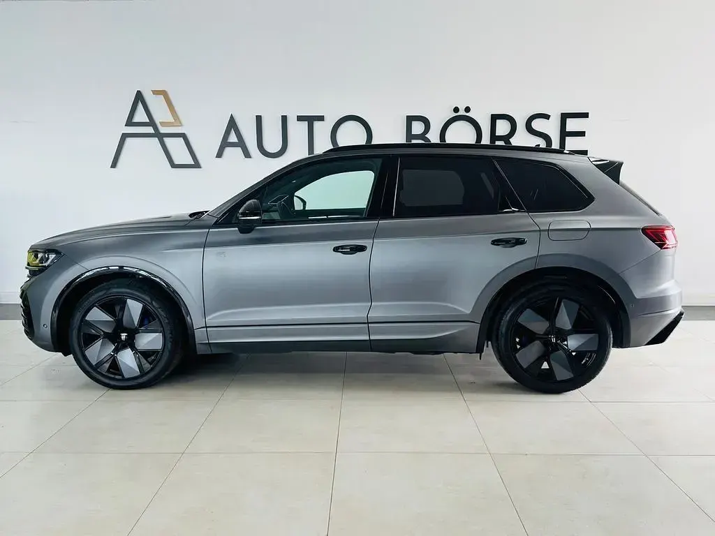 Gebraucht VW Touareg R 462 PS (339 kW) 2025 Grau SUV