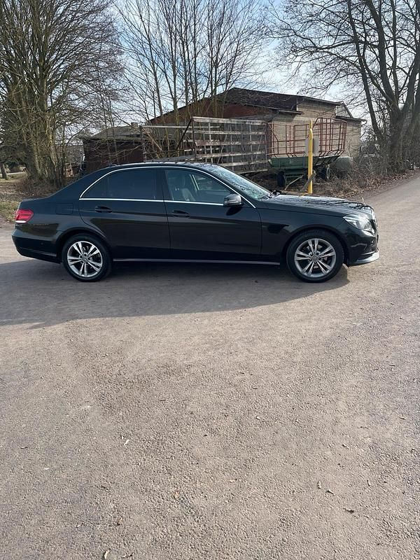 Gebraucht Mercedes E200 136 PS (100 kW) 2015 Schwarz Limousine