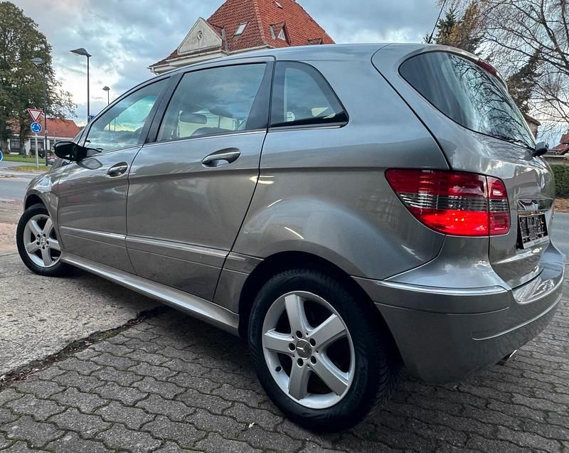 Gebraucht Mercedes B180 109 PS (80 kW) 2008 Grau Van / Kleinbus