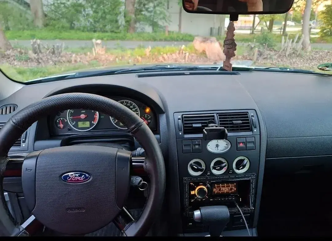 Używany Ford Mondeo 170 KM (125 kW) 2002 Srebrny Sedan/Limuzyna