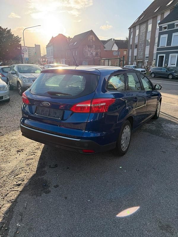 Gebraucht Ford Focus Trend 104 PS (76 kW) 2016 Blau Kombi