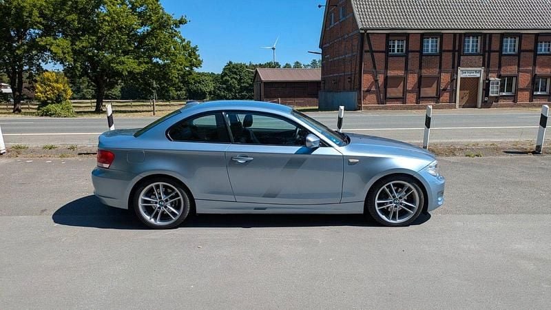 Blau Gebraucht 2011 BMW 125 Coupé Coupé | 10.000 € - Bild 1/4
