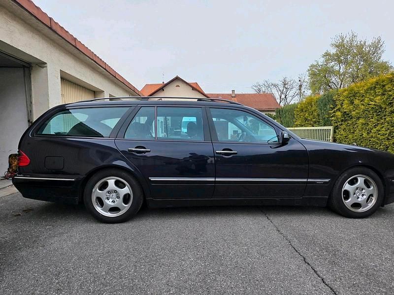Gebraucht Mercedes E240 170 PS (125 kW) 2000 Violet Kombi