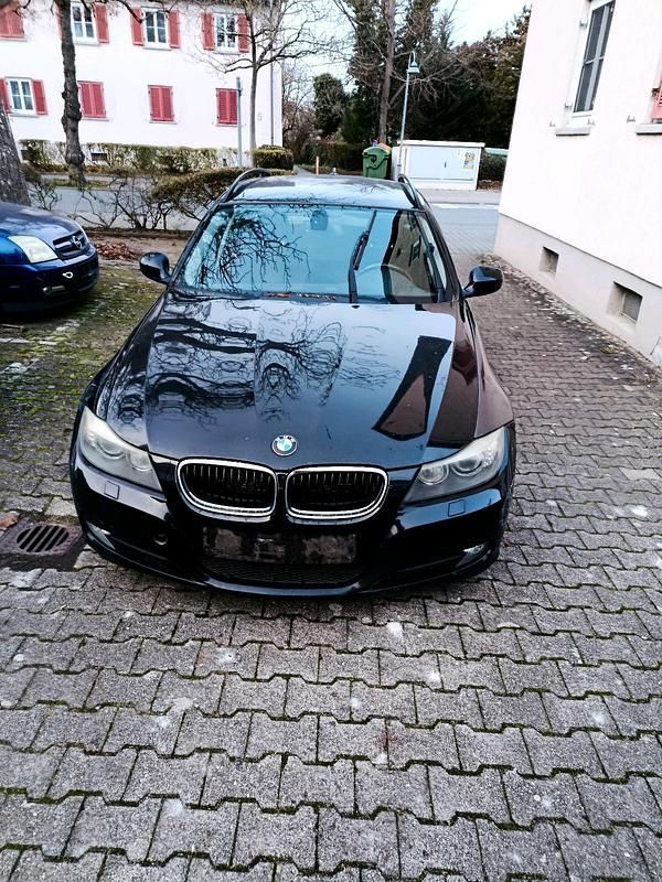 Schwarz Gebraucht 2009 BMW 320 Limousine | 2.200 € (Superpreis) - Bild 1/4