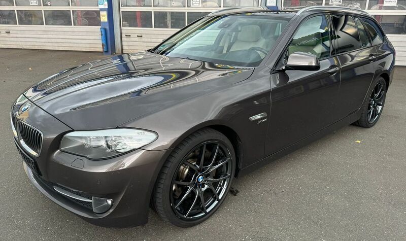 Gebraucht BMW 530 258 PS (189 kW) 2011 Braun Limousine