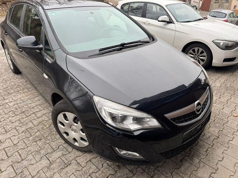 Schwarz Gebraucht 2012 Opel Astra Edition Limousine | 1.990 € - Bild 1/4