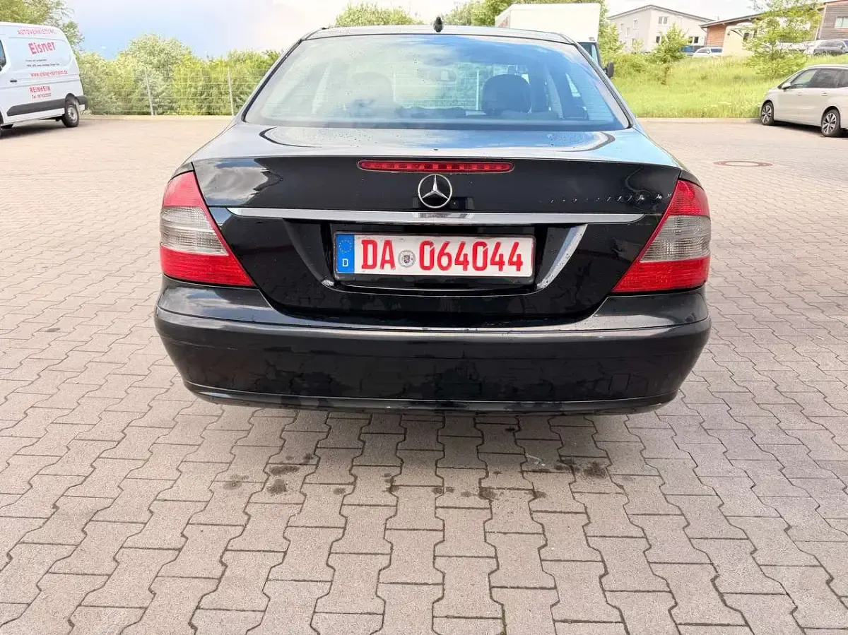 Gebraucht Mercedes E200 Classic 136 PS (100 kW) 2008 Schwarz Limousine