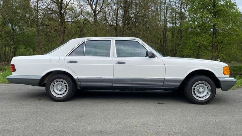 Weiß Gebraucht 1981 Mercedes 300 Limousine | 9.999 € - Bild 1/4