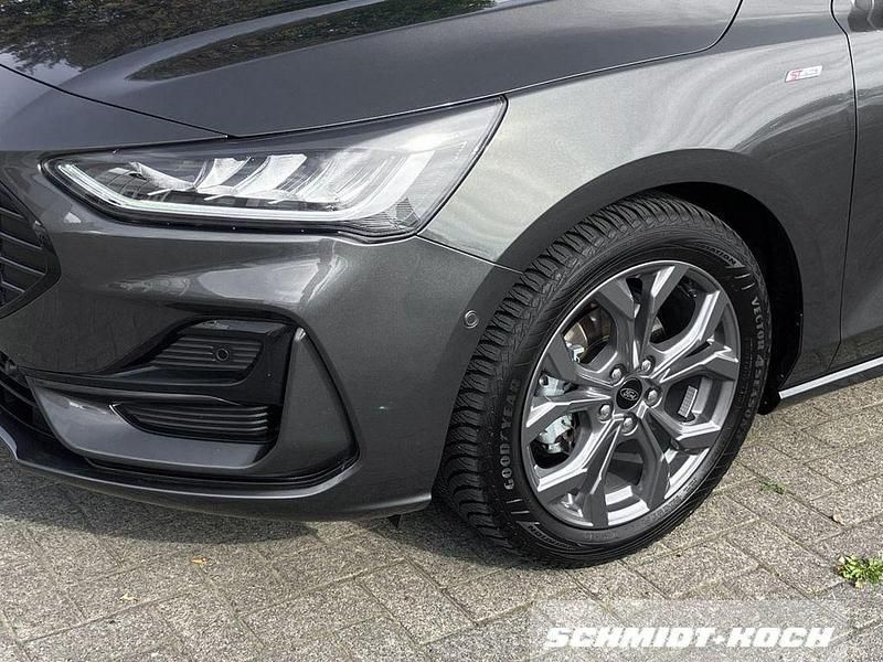 Gebraucht Ford Focus ST-Line X 155 PS (114 kW) 2024 Grau Limousine