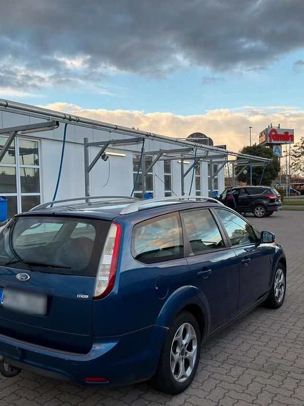 Blau Gebraucht 2009 Ford Focus Kombi | 1.400 € (Guter Preis) - Bild 1/4