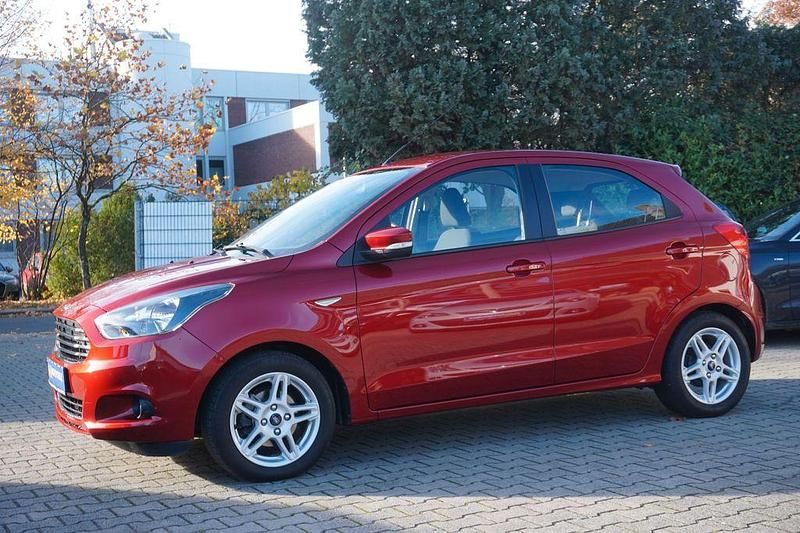 Rot Gebraucht 2016 Ford Ka Plus Cool & Sound Edition Kleinwagen | 8.999 € (Fairer Preis) - Bild 1/4