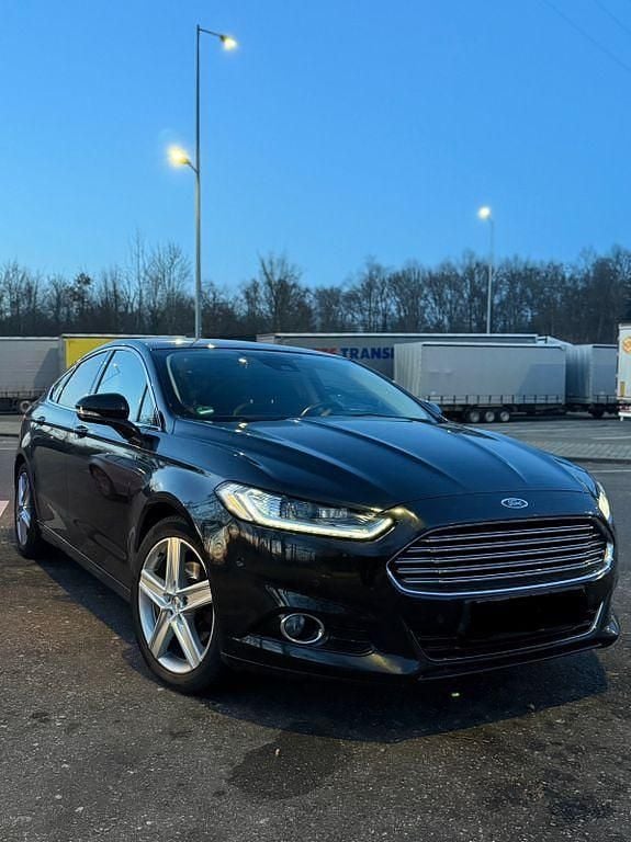 Gebraucht Ford Mondeo Titanium 150 PS (110 kW) 2015 Schwarz Limousine