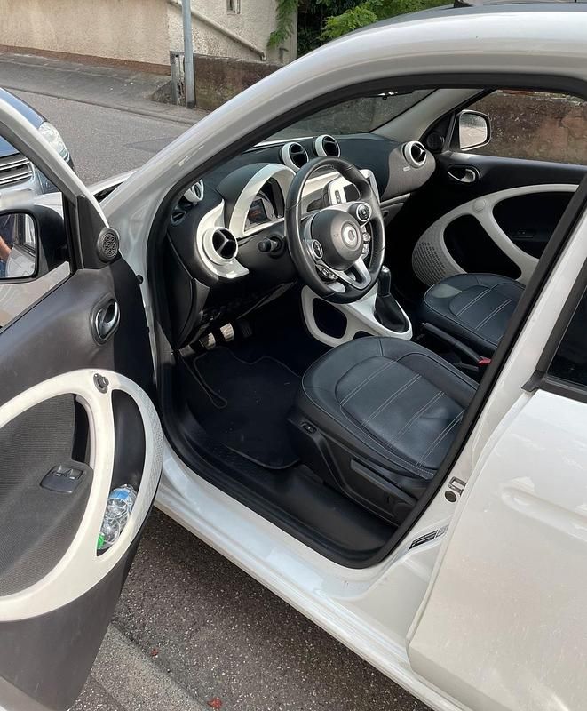 Second-hand Smart ForFour 71 CP (52 kW) 2015 Alb Hatchback