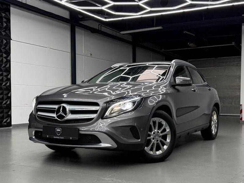 Grau Gebraucht 2015 Mercedes GLA200 Urban SUV | 14.980 € (Fairer Preis) - Bild 1/3