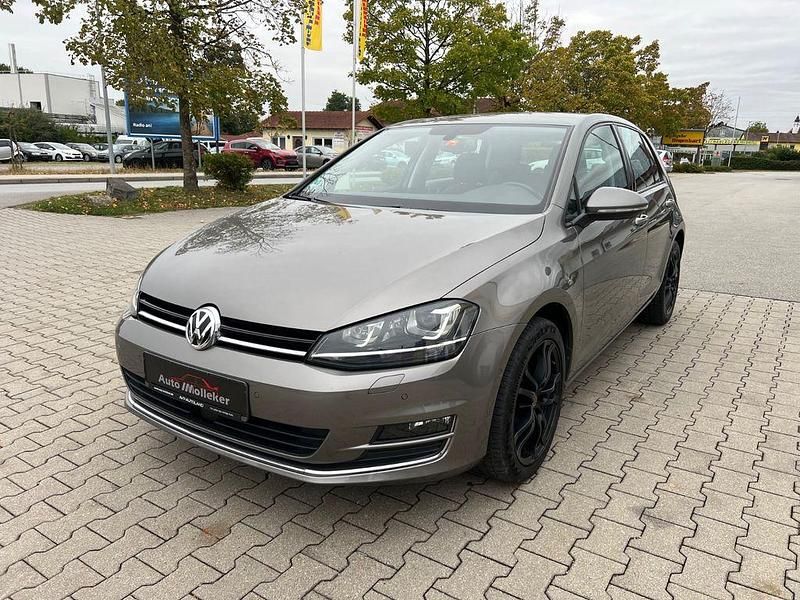 Grau Gebraucht 2016 VW Golf VII Highline Limousine | 13.950 € (Guter Preis) - Bild 1/4