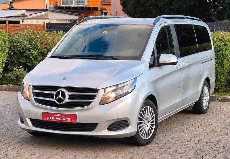 Silber Gebraucht 2016 Mercedes V220 Edition Van / Kleinbus | 27.999 € (Guter Preis) - Bild 1/4