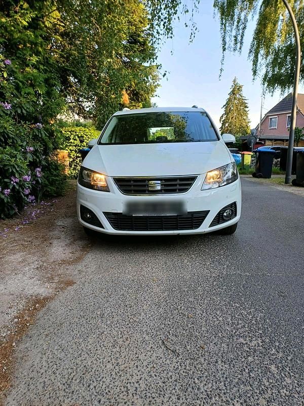 Weiß Gebraucht 2017 Seat Alhambra Van / Kleinbus | 12.699 € (Superpreis) - Bild 1/4
