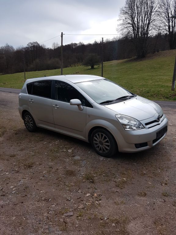 Grau Gebraucht 2006 Toyota Corolla Verso Edition Van / Kleinbus | 2.999 € (Superpreis) - Bild 1/4