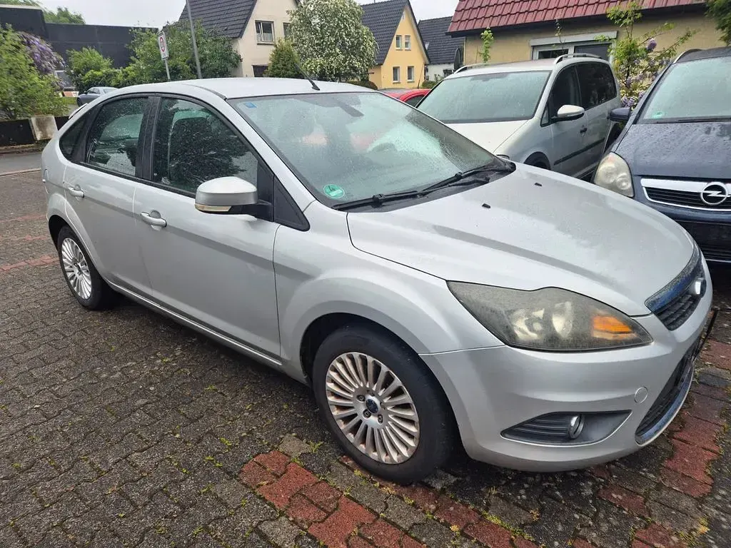 Używany Ford Focus Titanium 101 KM (74 kW) 2009 Srebrny Sedan/Limuzyna