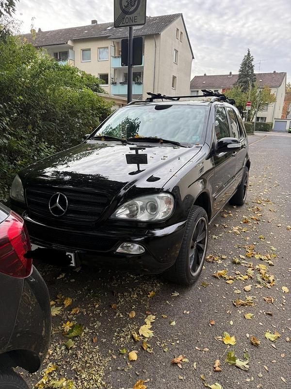 Schwarz Gebraucht 2005 Mercedes ML270 SUV | 5.800 € (Guter Preis) - Bild 1/4
