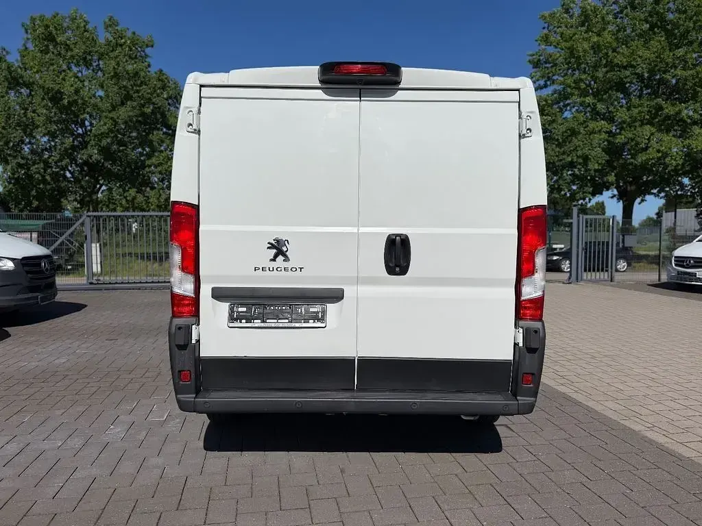 Używany Peugeot Boxer 140 KM (102 kW) 2021 Biały Van