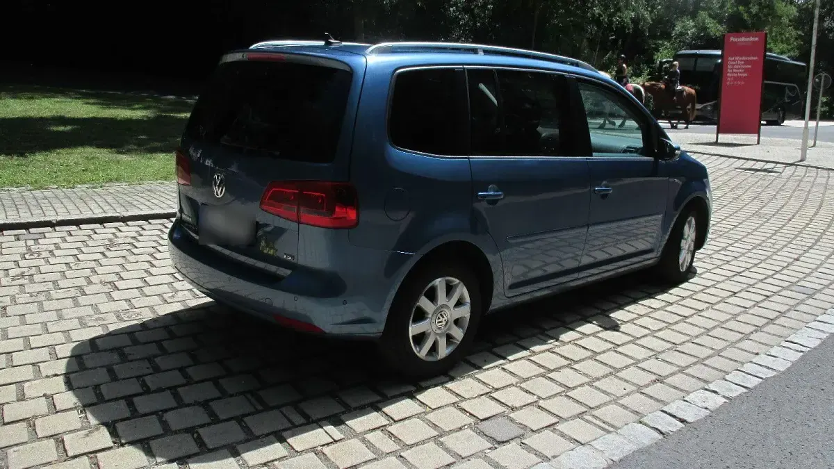 Gebraucht VW Touran Cup 140 PS (102 kW) 2014 Blau Van / Kleinbus