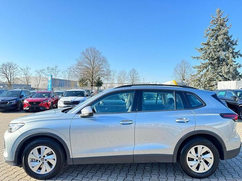 Gebraucht VW Tiguan Life 150 PS (110 kW) 2025 Silber SUV