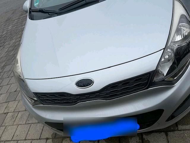 Gebraucht Kia Rio 109 PS (80 kW) 2012 Silber Limousine