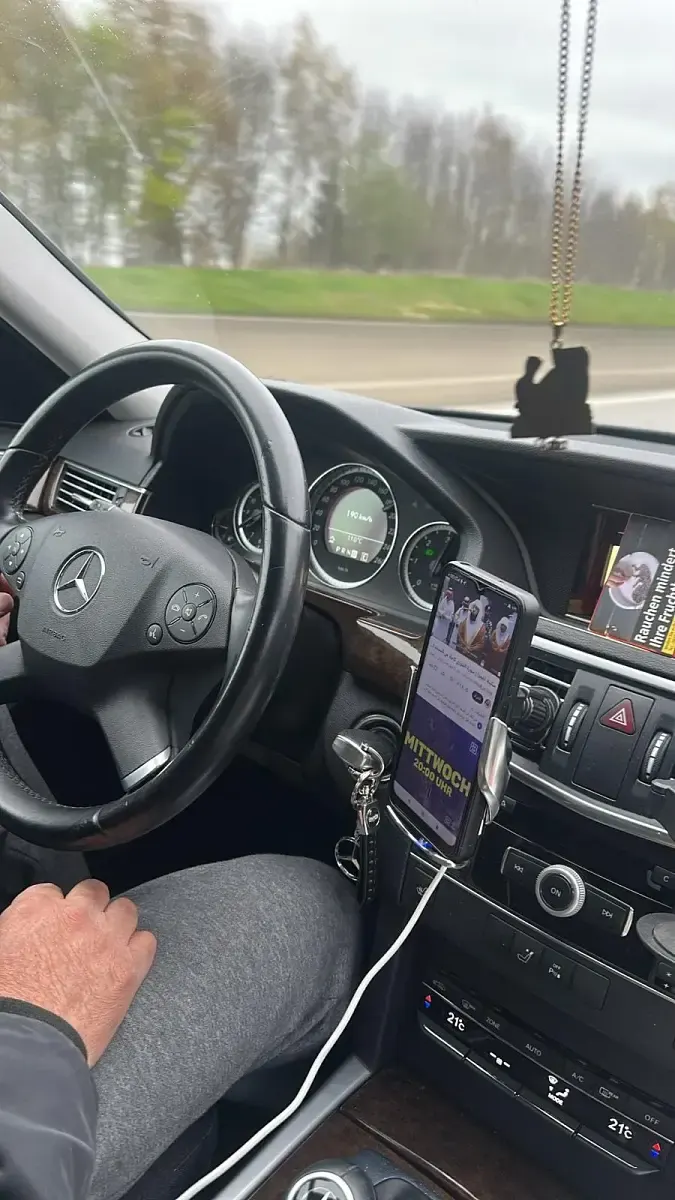 Gebraucht Mercedes E220 170 PS (125 kW) 2011 Blau Kombi