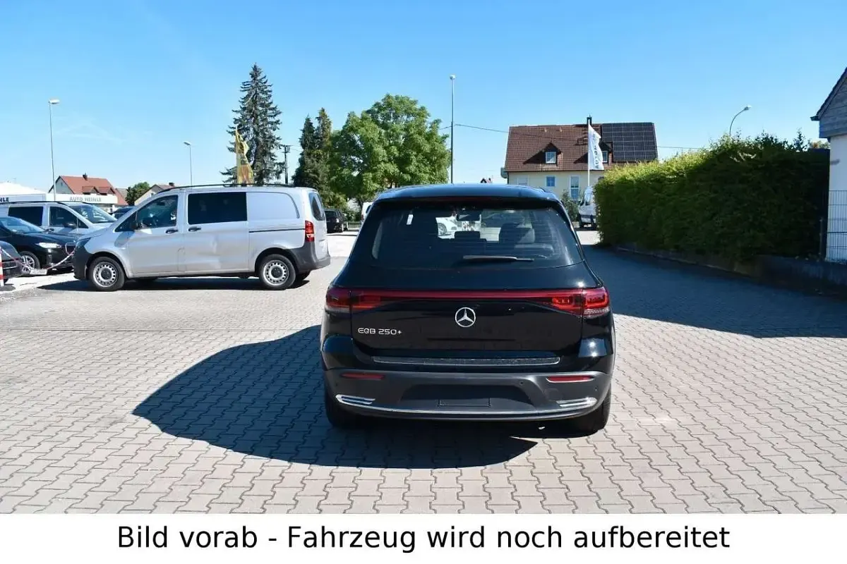 Gebraucht Mercedes EQB250 Advanced Plus 139 kW (190 PS) 2023 Nachtschwarz SUV